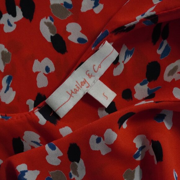 Hailey & Co Sleeveless V Neck and Back Blouse with Ruffles - Picture 6 of 6